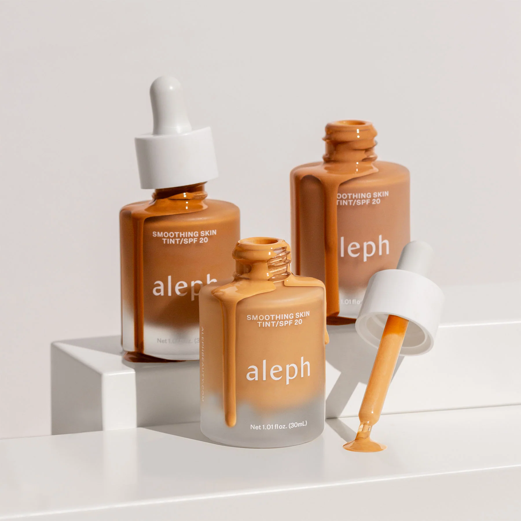 Smoothing Skin Tint / SPF20 - Image 7